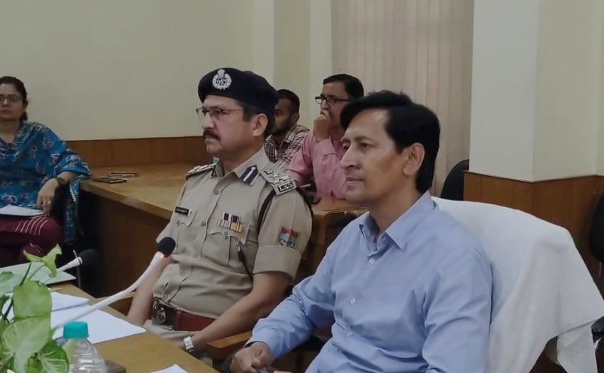 कुमाऊं कमिश्नर ने ली बैठक
