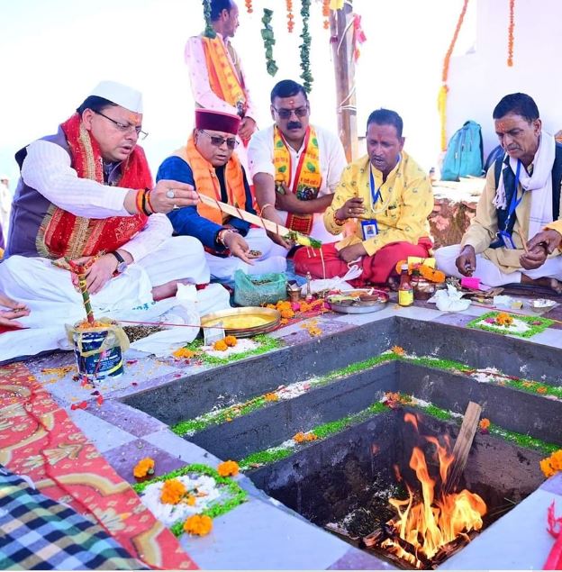 कांगुड़ा नागराज मंदिर की मूर्ति स्थापना में पहुंचे सीएम धामी, छाम-बल्डोगी झूला पुल का दिया आश्वासन