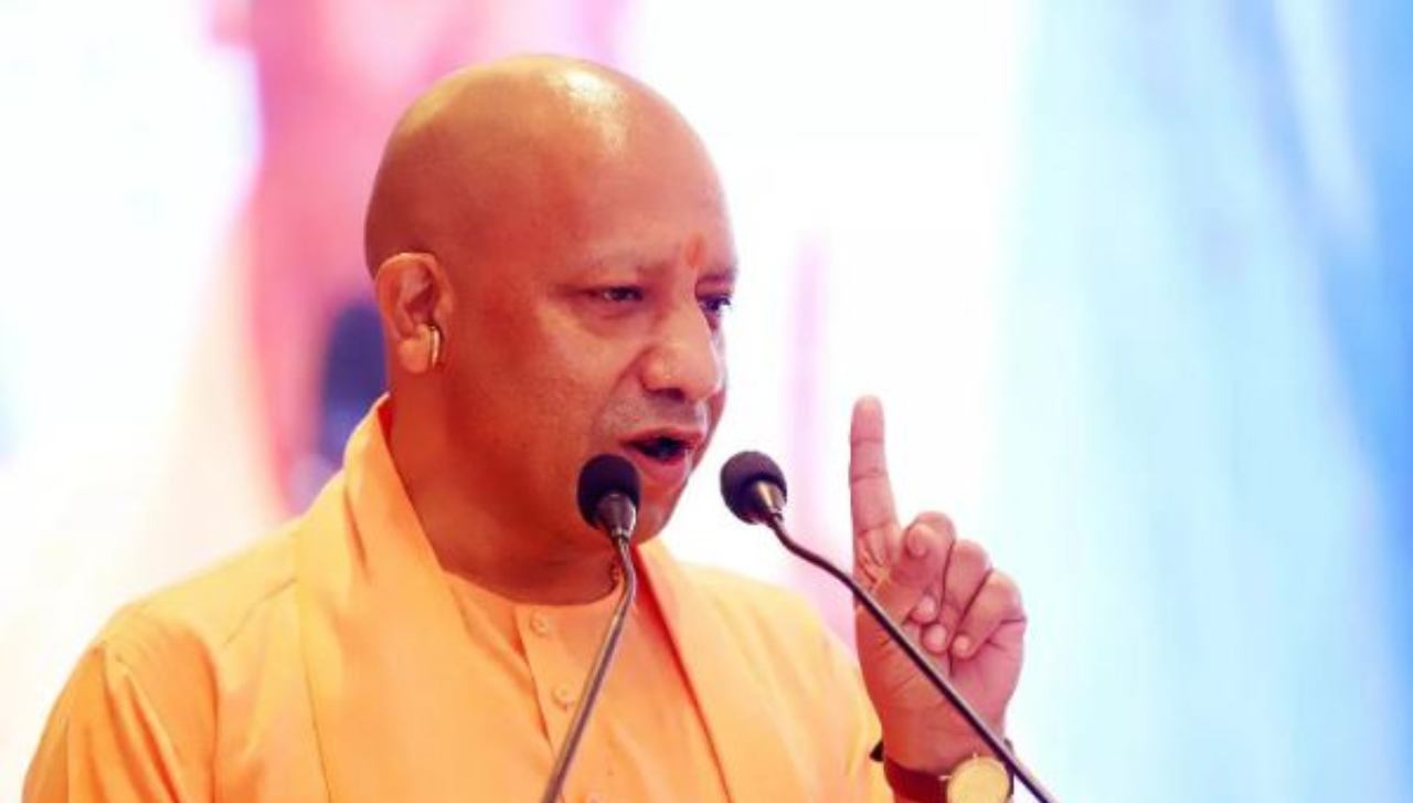 CM Yogi roared in the assembly, targeted SP
