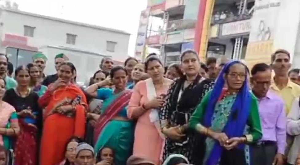 गुरिल्ला सीएम आवास कूच