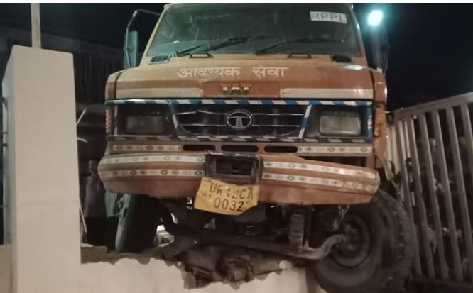 डंपर ने महिलाओं को कुचला