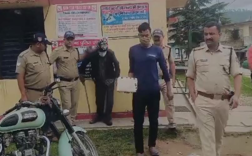 दो तस्कर गिरफ्तार