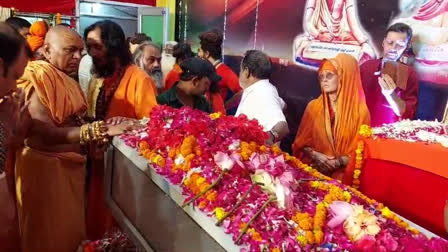 पायलट बाबा का पार्थिव शरीर