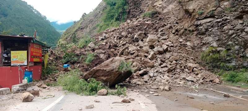बद्रीनाथ हाईवे बंद