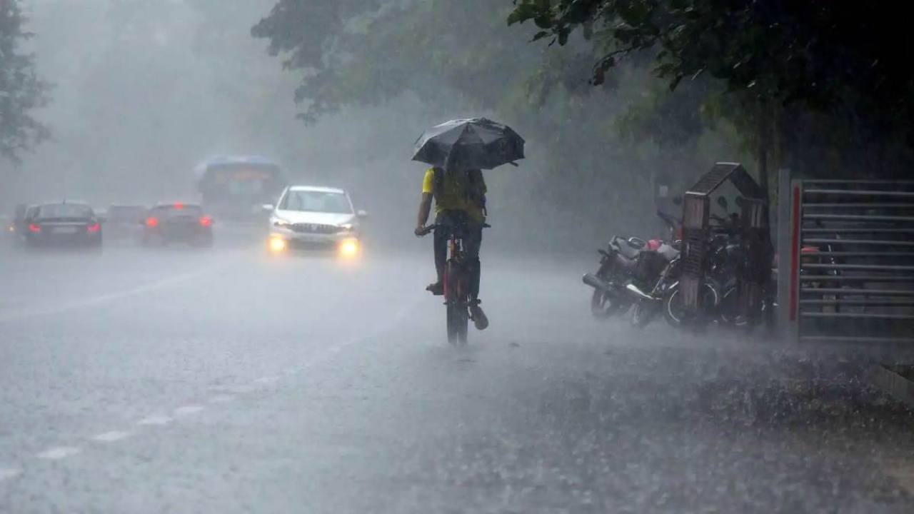 Heavy rain alert in 20 states today, possibility of floods in two states