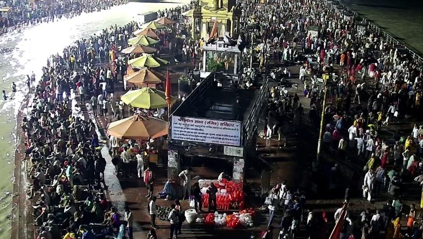 सोमवती अमावस्या आज, हरिद्वार में उमड़ा श्रद्धालुओं का सैलाब, तस्वीरों में देखें अद्भुत नजारा