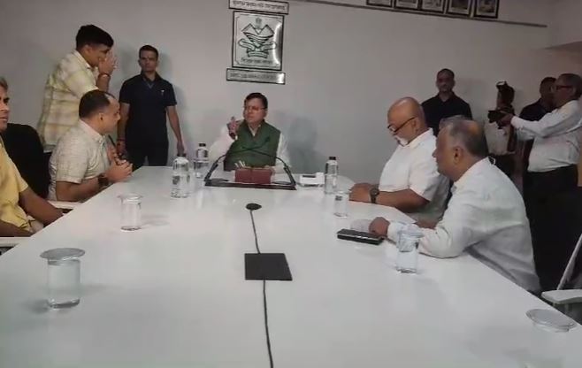कानून व्यवस्था पर उठ रहे सवालों के बीच PHQ पहुंचे सीएम धामी, पुलिस अधिकारियों की लगाई क्लास