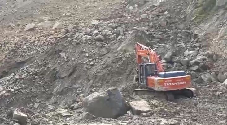 पिछले चार दिन से टनकपुर-पिथौरागढ़ NH बंद, यात्रियों को हो रही परेशानी