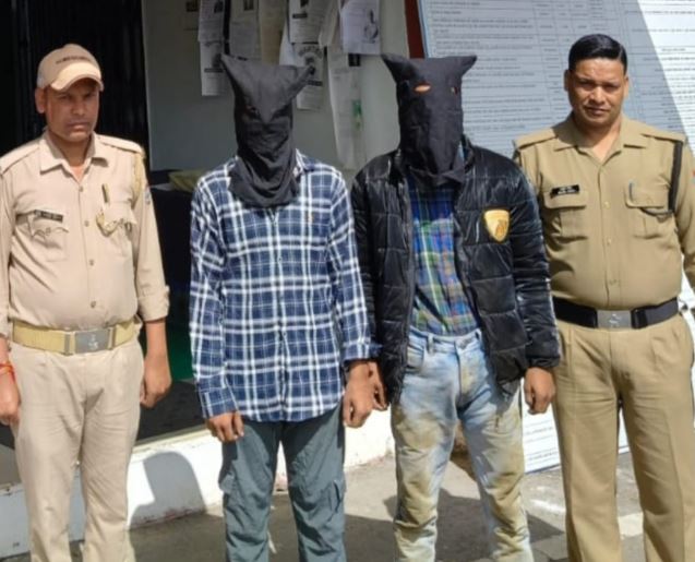 पिकअप वाहन में आठ मवेशियों को ठूंस कर ले जा रहा था चालक, पुलिस ने सिखाया सबक