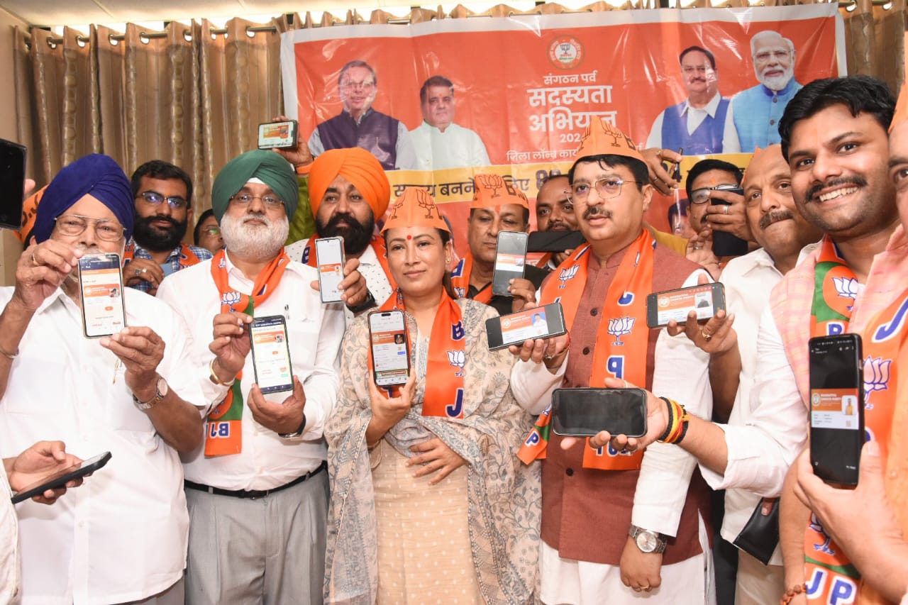 रेखा आर्या ने ली भाजपा की सदस्यता, बोली कांग्रेस के झंडा की पूजा करने वाले आज थाम रहे हैं भाजपा का दामन