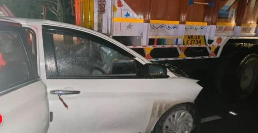 दिल्ली-देहरादून हाईवे पर ट्रक और कार की जोरदार टक्कर, चार युवकों की दर्दनाक मौत, तीन की हालत गंभीर