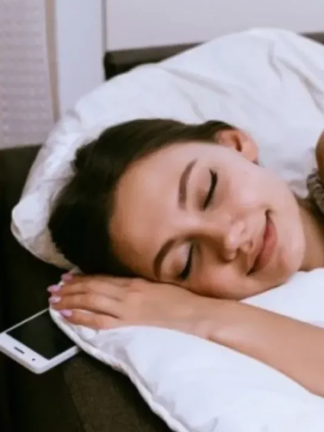 why-you-should-not-keep-mobile-under-pillow-know-in-hindi_11zon