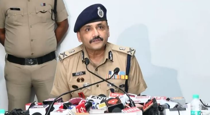 ज्वेलरी शोरूम में डाका डालने वाले दो बदमाशों को किया पुलिस ने अरेस्ट, दो की तलाश जारी