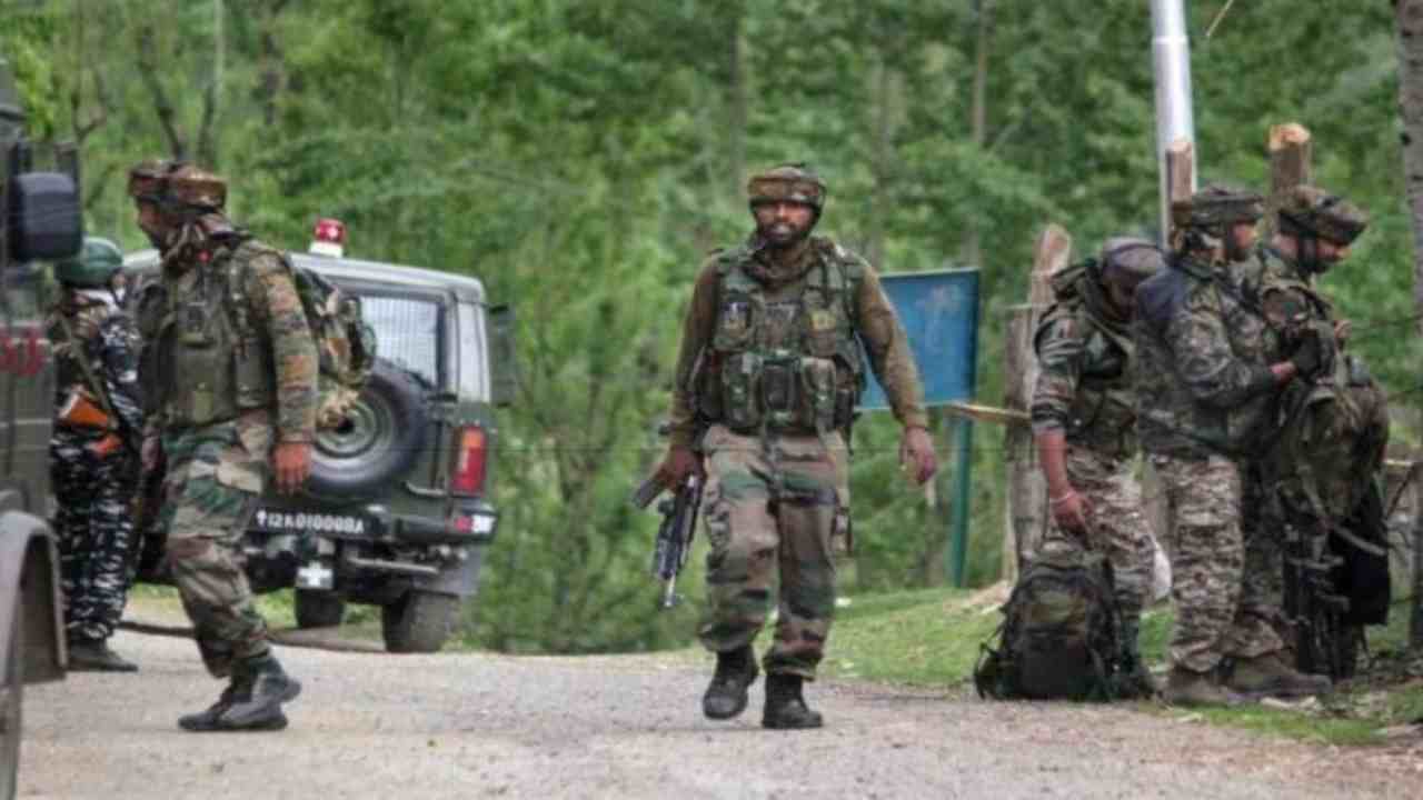 In Kashmir kulgam encounter between forces and terrorists
