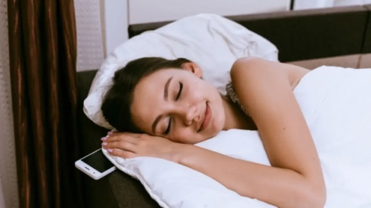sleeping with mobile phone side effects health problems
