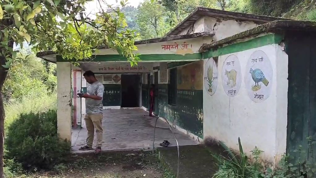 कब होगा विद्यालय का जीर्णोद्वार