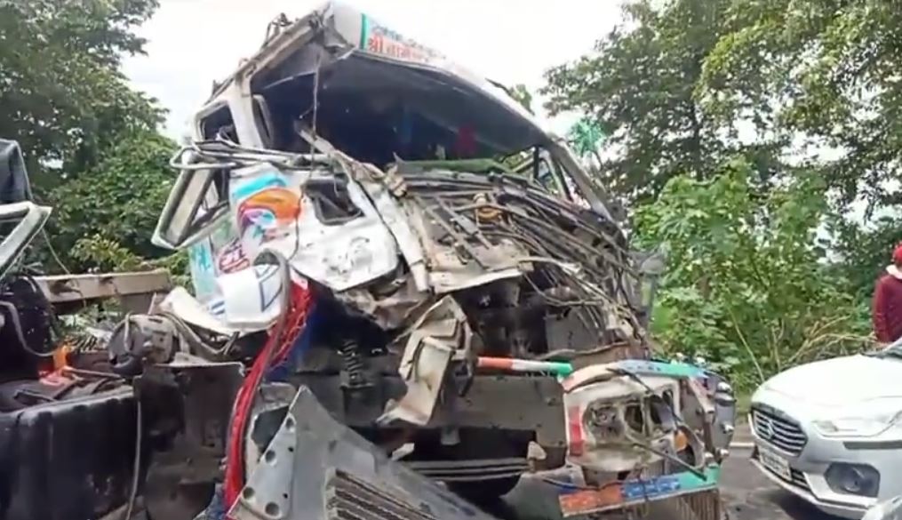 ट्रकों की भिड़ंत
