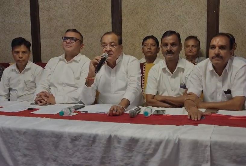विपक्ष की अनदेखी का आरोप