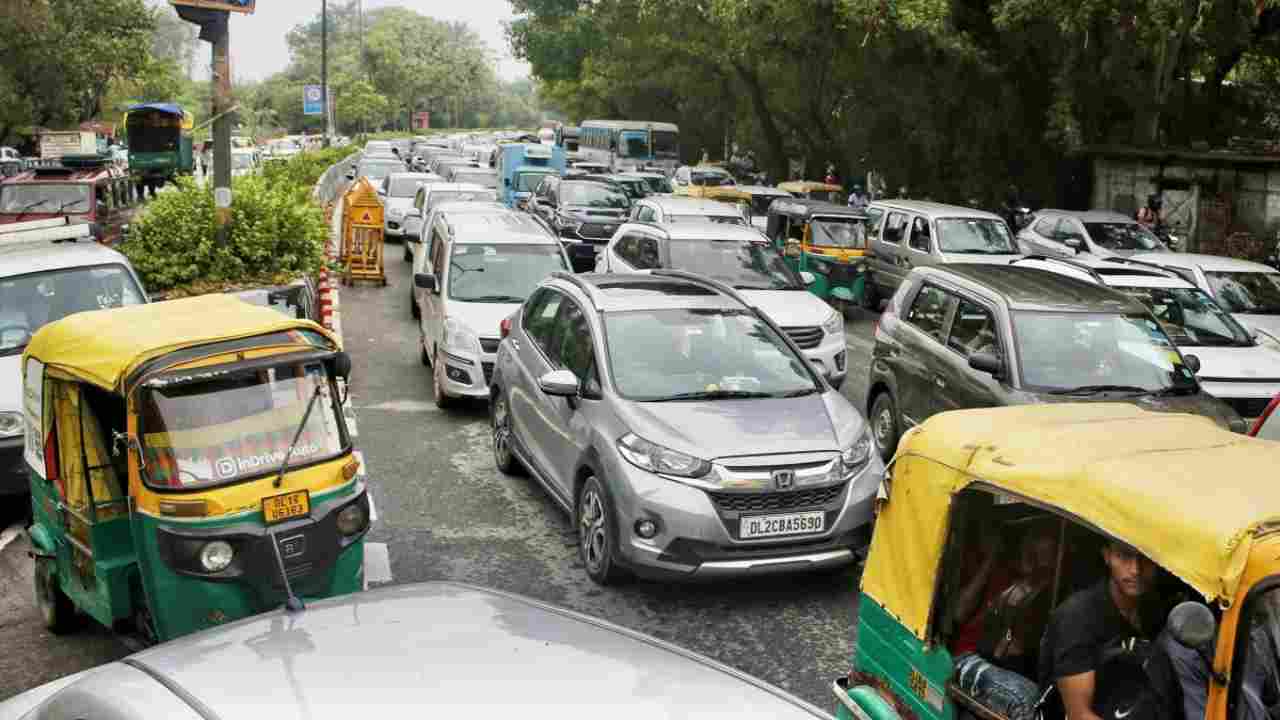 Traffic tax will be imposed in Delhi, AAP government will collect it through Fastag