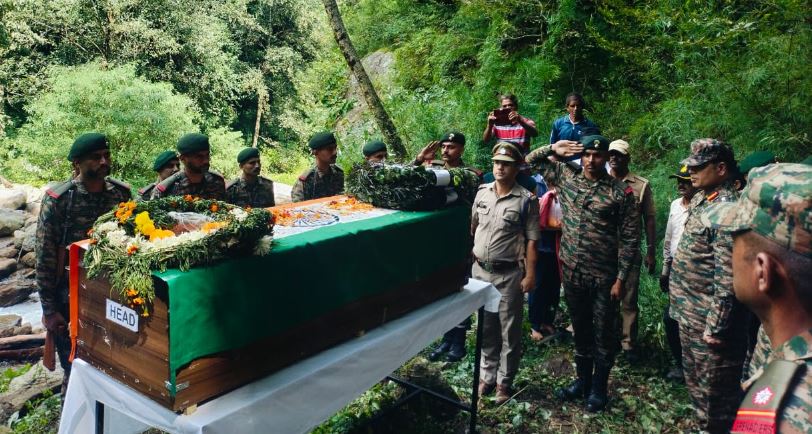 शहीद जवान के पैतृक घाट पर सैन्य सम्मान के साथ हुआ अंतिम संस्कार, 56 साल से बर्फ में दबा था शव