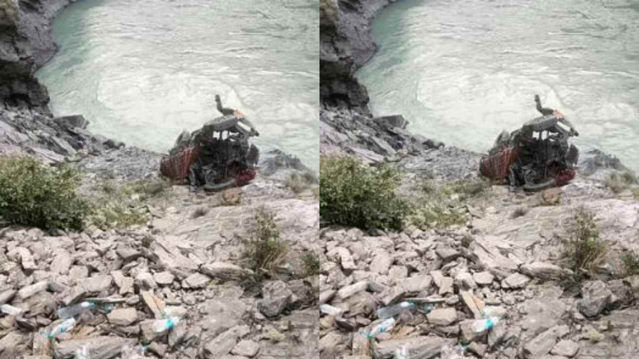 ऋषिकेश-बदरीनाथ हाईवे पर हादसा : अनियंत्रित होकर गंगा में गिरा ट्रक