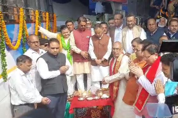 परिवहन निगम के बेड़े में शामिल हुई 130 नई बसें, सीएम धामी ने दिखाई हरी झंडी
