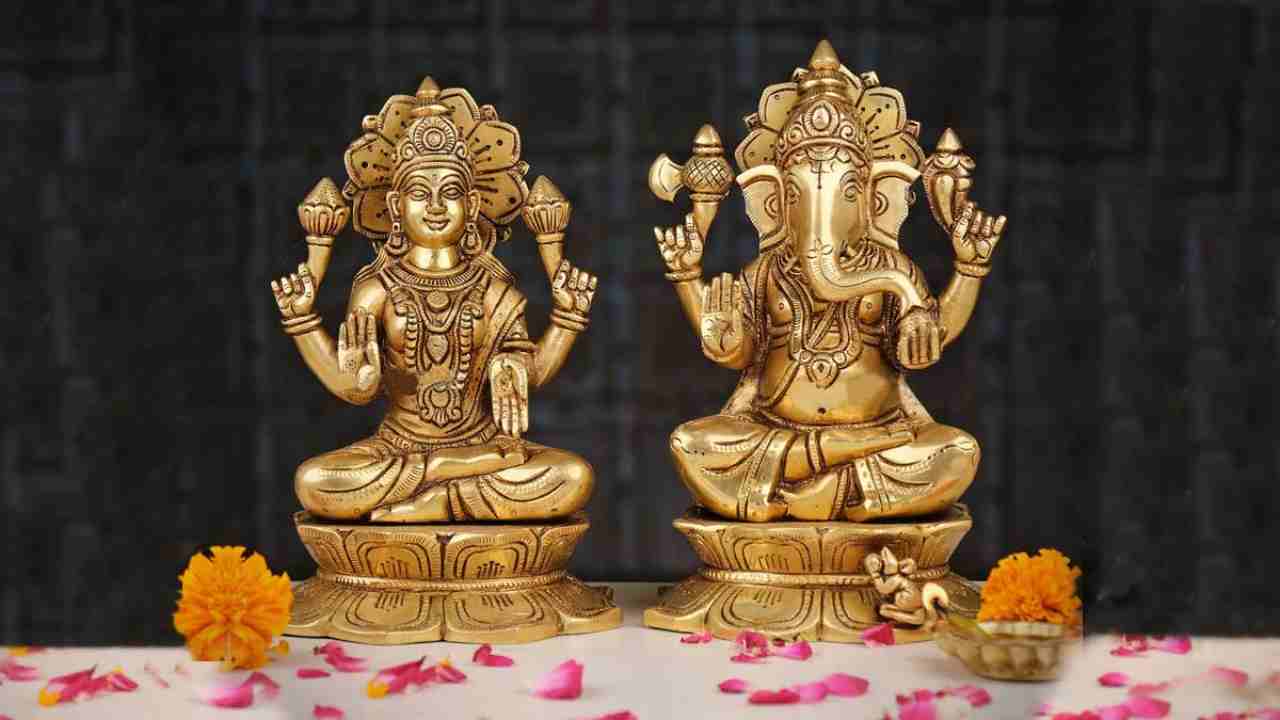 Why should a new idol of Lakshmi-Ganesh be brought home on Diwali?