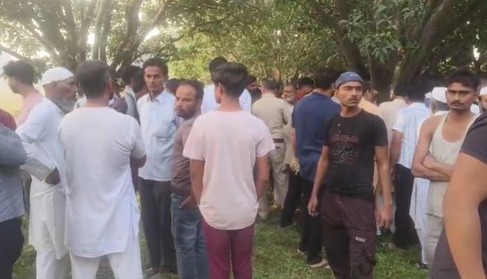 पेड़ में लटका मिला मूक-बाधिर युवक का शव, जांच में जुटी पुलिस