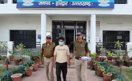 युवती को परेशान कर रहा था मनचला, पुलिस ने सिखाया सबक