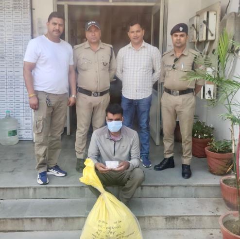 नशा के खिलाफ पुलिस का प्रहार, गांजे और स्मैक के साथ एक तस्कर गिरफ्तार, लाखों में बताई जा रही कीमत