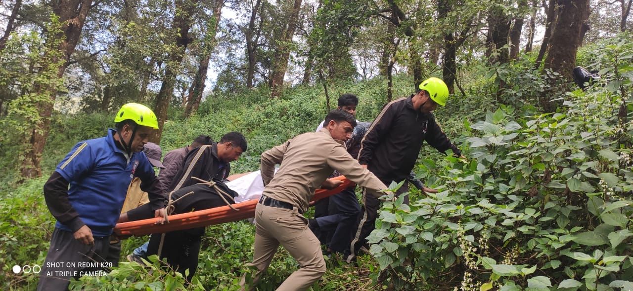 देहरादून से मसूरी घूमने गए थे छात्र, अनियंत्रित होकर खाई में गिरी स्कूटी, एक की मौत