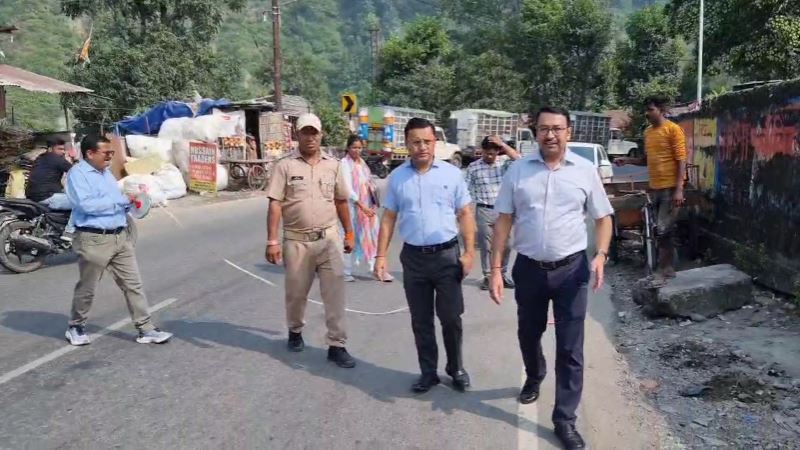 हल्द्वानी में सड़क चौड़ीकरण का काम तेज, अतिक्रमण किया चिन्हित