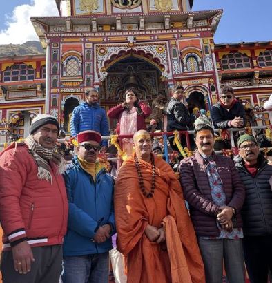 बदरीनाथ धाम पहुंचे कैलाशानंद गिरी महाराज, बद्री-विशाल के दर्शन कर लिया आशीर्वाद