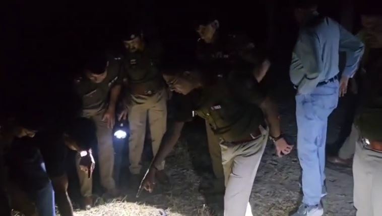 पुलिस की बदमाशों से मुठभेड़, एक के पैर में लगी गोली, खनन कारोबारी पर बरसाई थी गोली