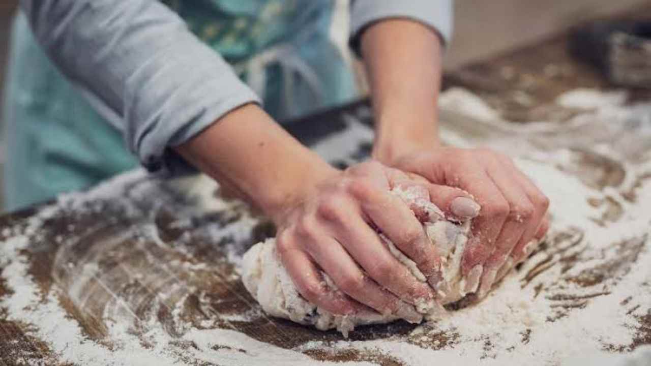Maid was kneading urine in flour, family's stomach and liver were affected.