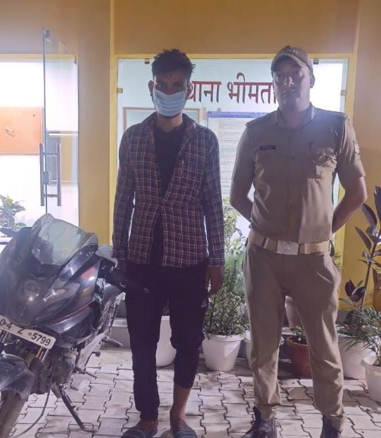 शराब के नशे में गाड़ी चलाना पड़ा भारी, पुलिस ने गिरफ्तार कर वाहन किया सीज