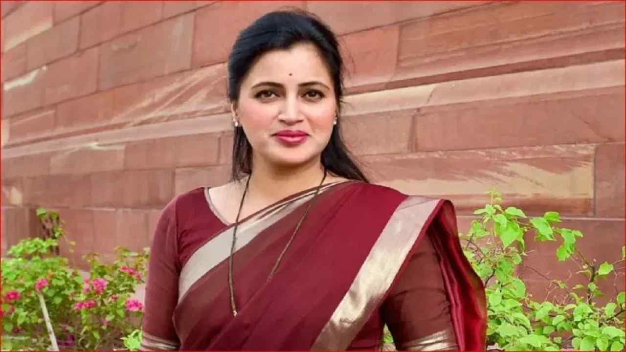 BJP leader Navneet Rana received gangrape threat