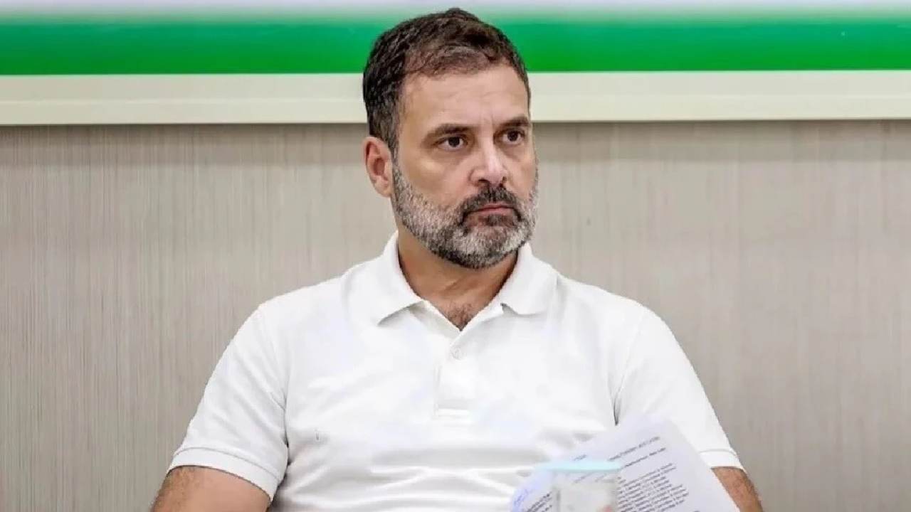 Rahul Gandhi meets Dalit family of Amethi murders victims