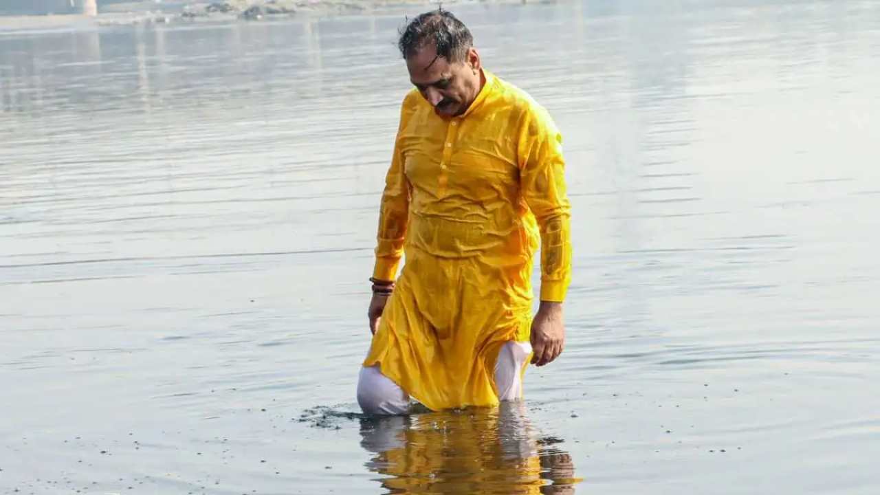 BJP President Sachdeva fell ill after taking a dip in poisonous Yamuna.
