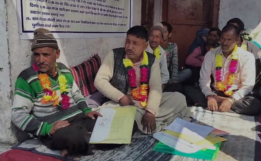 ग्रामीणों ने खत्म किया अनशन