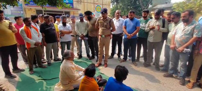पुलिस ने नहीं की कार्रवाई, नाराज होकर धरने में बैठे गदरपुर के विधायक, पढ़ें क्या है पूरा मामला