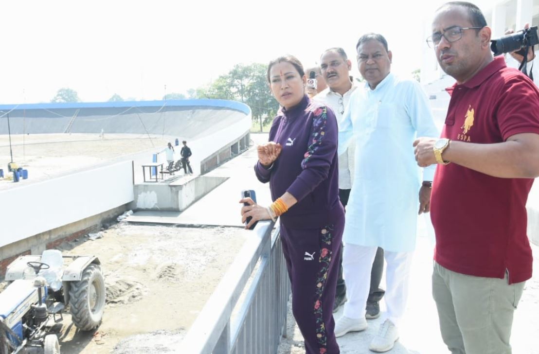 निरीक्षण रेखा आर्या