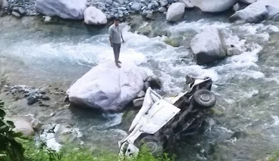 पिकअप हादसे का शिकार