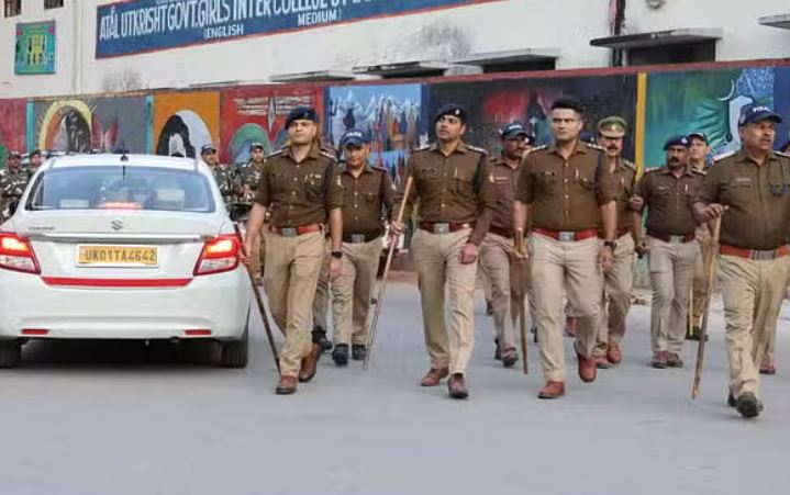 पुलिस का फ्लैग मार्च