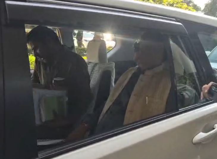 मीटिंग से वापस लौटे मंत्री