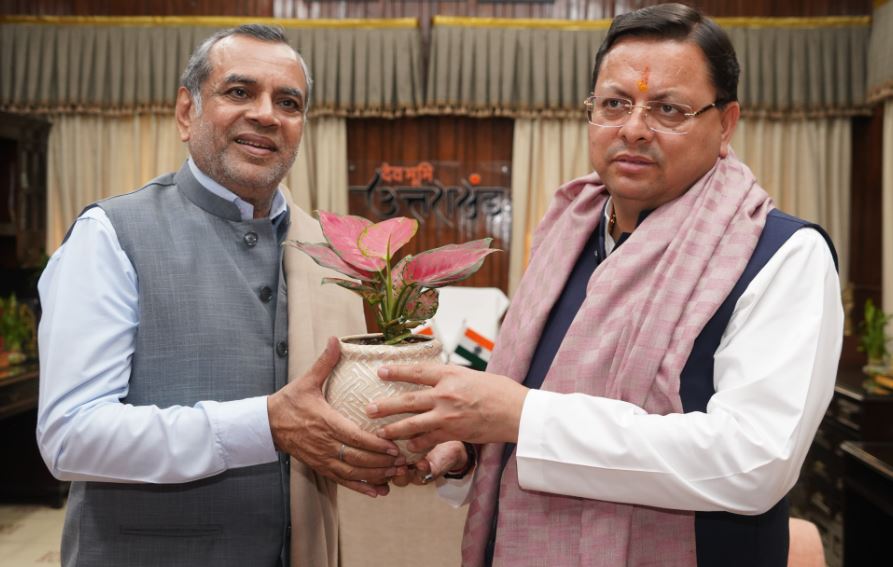 सीएम से परेश रावल ने की मुलाकात