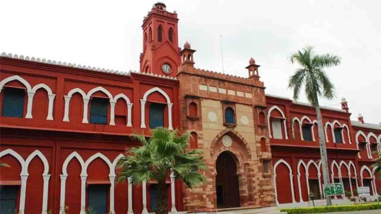 Supreme Court reverses 1967 decision, regular bench will tell whether Aligarh Muslim University is a minority or not
