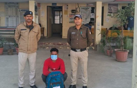 छह किलो गंजे के साथ एक तस्कर गिरफ्तार