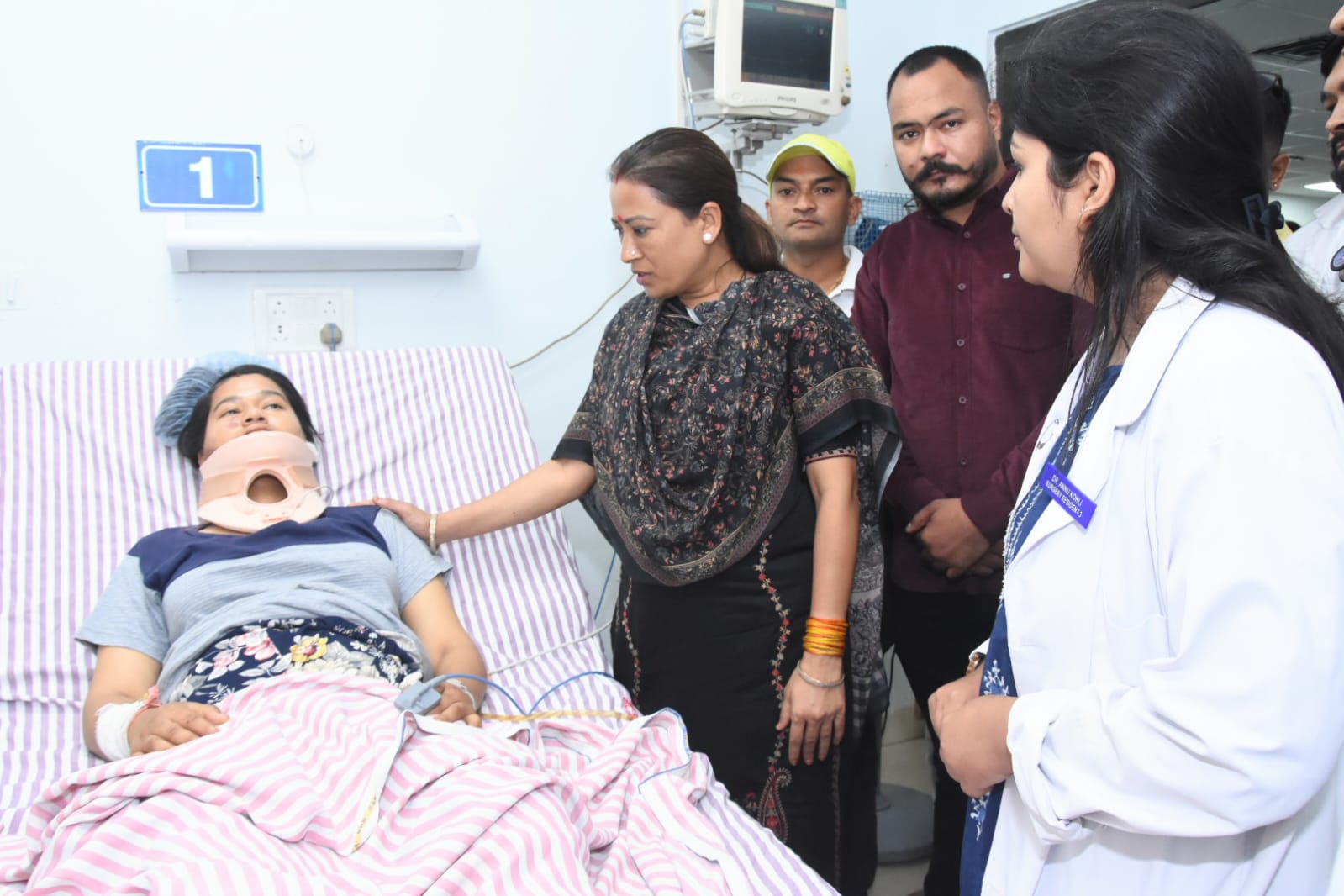 अल्मोड़ा हादसा : घायलों का हाल जानने हल्द्वानी पहुंची रेखा आर्या