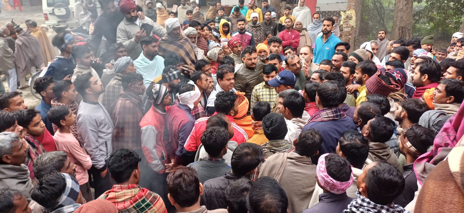 road accident in haridwar तेज रफ्तार ट्रक ने मारी भैंसा बुग्गी को जोरदार टक्कर, एक युवक की मौत, दो घायल